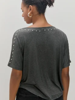 CAMISETA DETALLES TACHAS