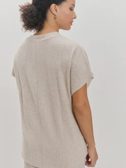CAMISETA DETALLE BOTONES