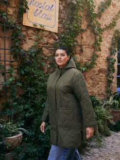 CHAQUETA LARGA ACOLCHADA
