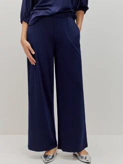PANTALON LISO DETALLE